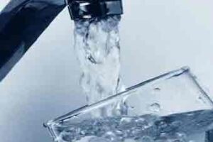 Un ‘bonus acqua’ agli impoveriti non significa realizzare il diritto all’acqua.